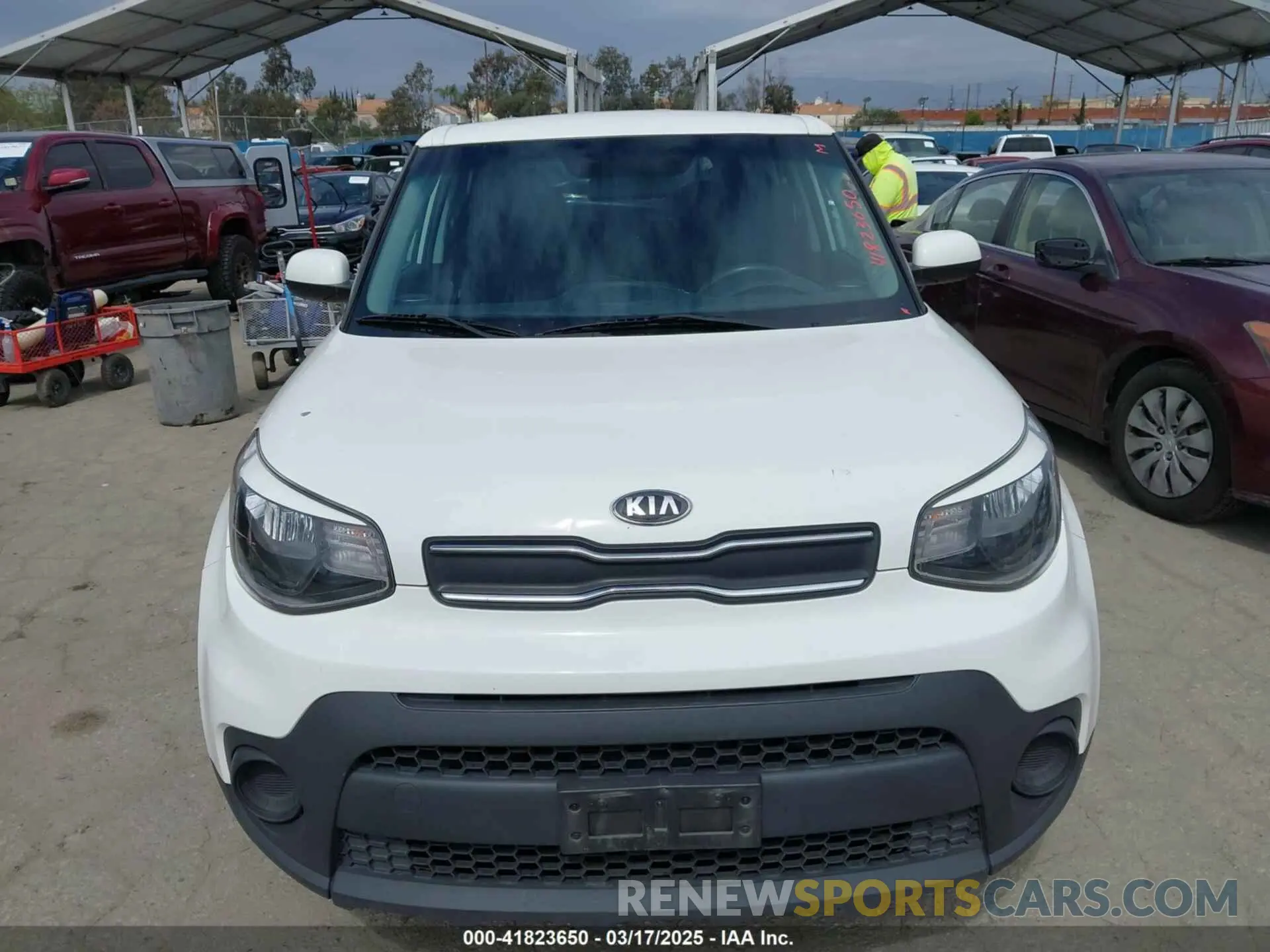 13 fotografías del automóvil dañado KNDJN2A23K7026104 KIA SOUL 2019