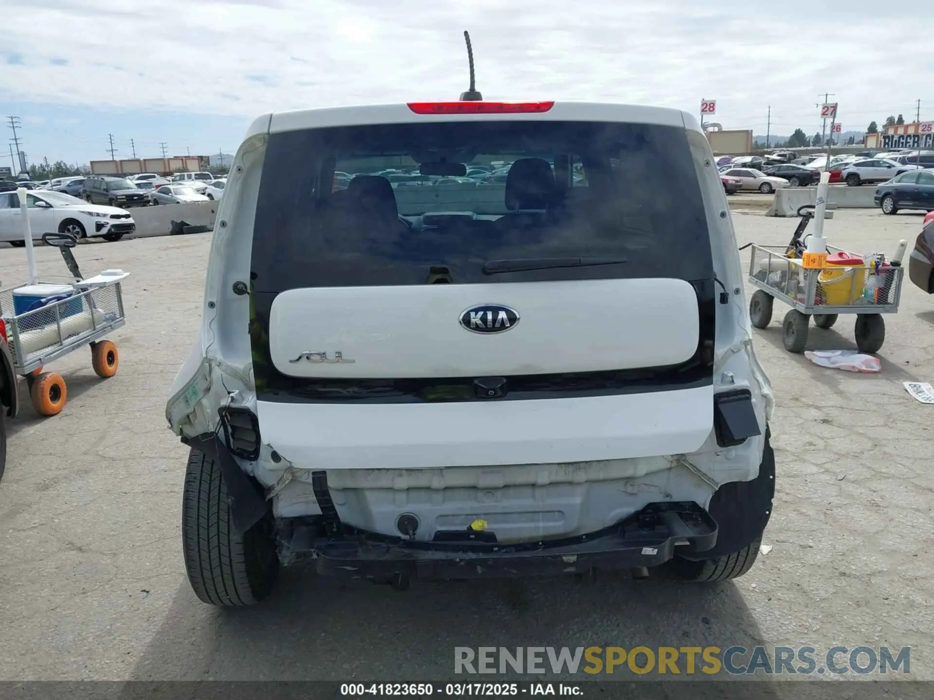 17 fotografías del automóvil dañado KNDJN2A23K7026104 KIA SOUL 2019