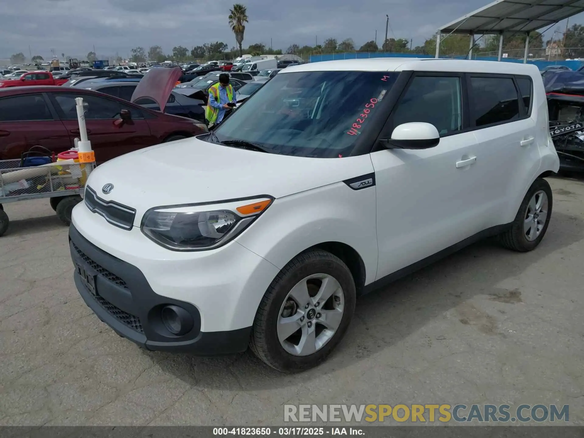 2 fotografías del automóvil dañado KNDJN2A23K7026104 KIA SOUL 2019