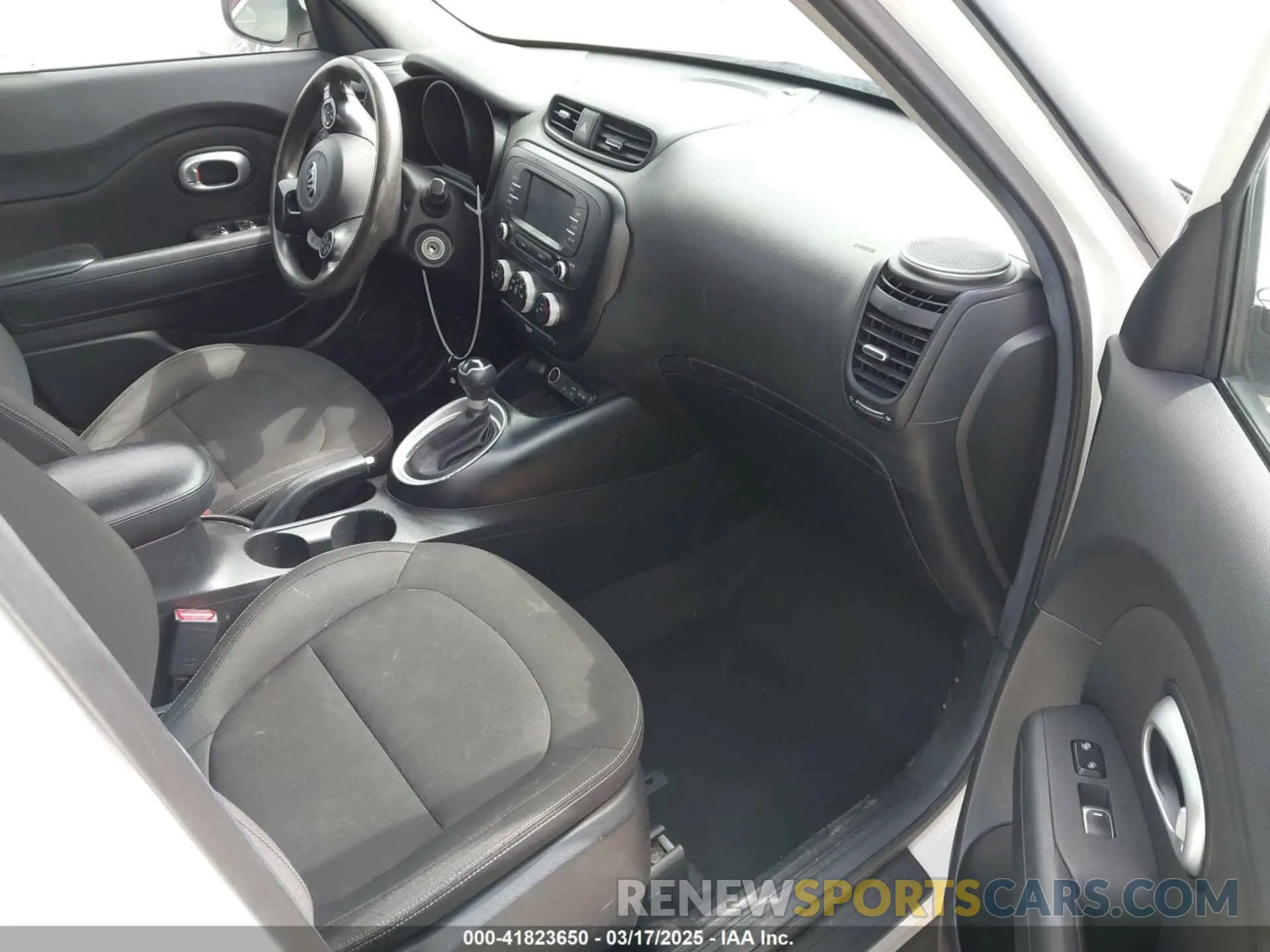 5 fotografías del automóvil dañado KNDJN2A23K7026104 KIA SOUL 2019