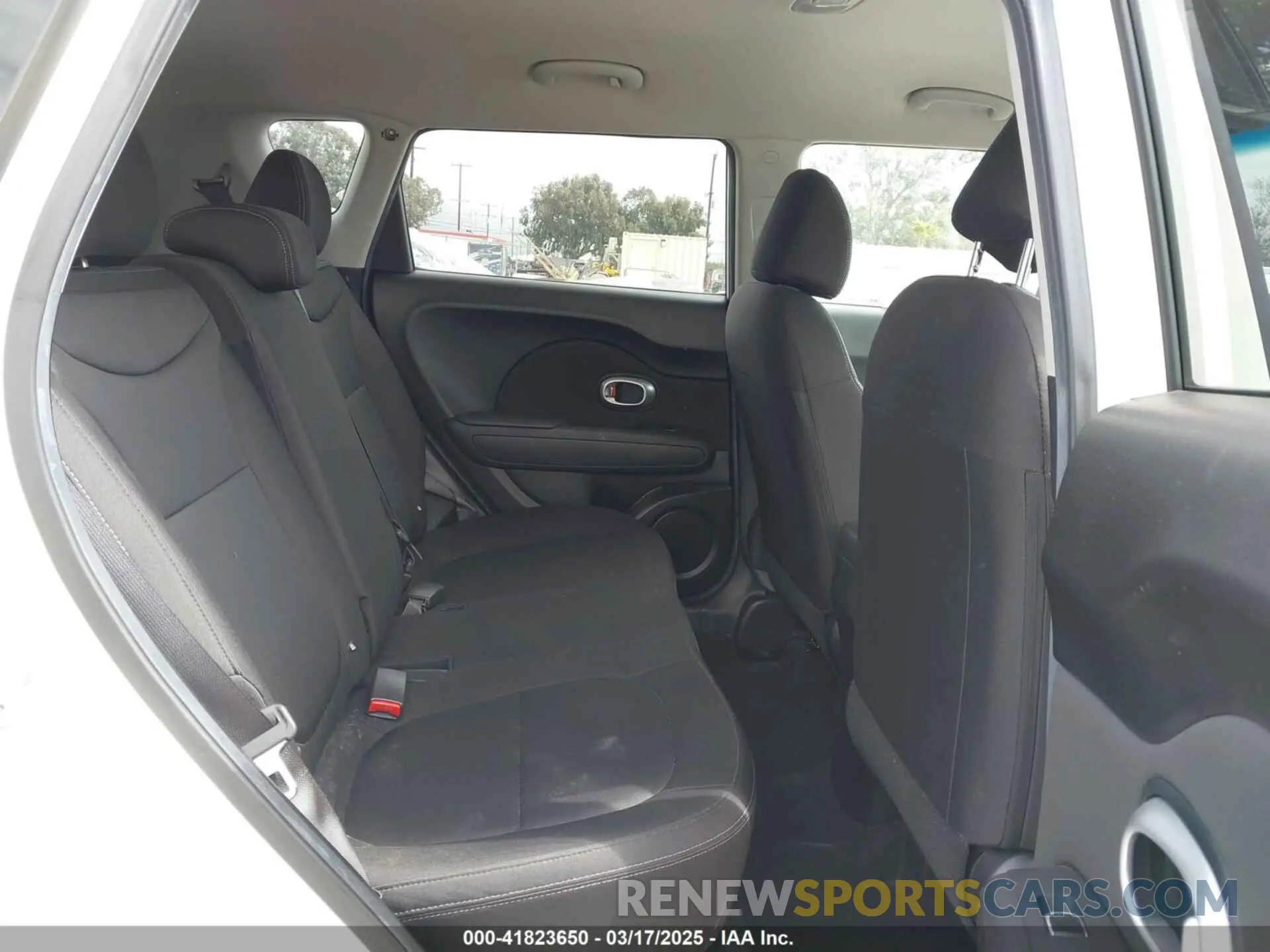 8 fotografías del automóvil dañado KNDJN2A23K7026104 KIA SOUL 2019