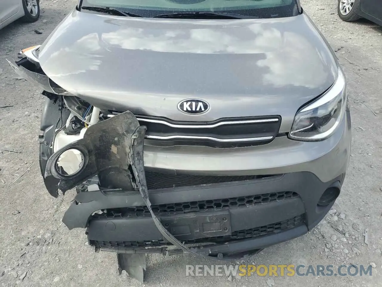11 fotografías del automóvil dañado KNDJN2A23K7669990 KIA SOUL 2019