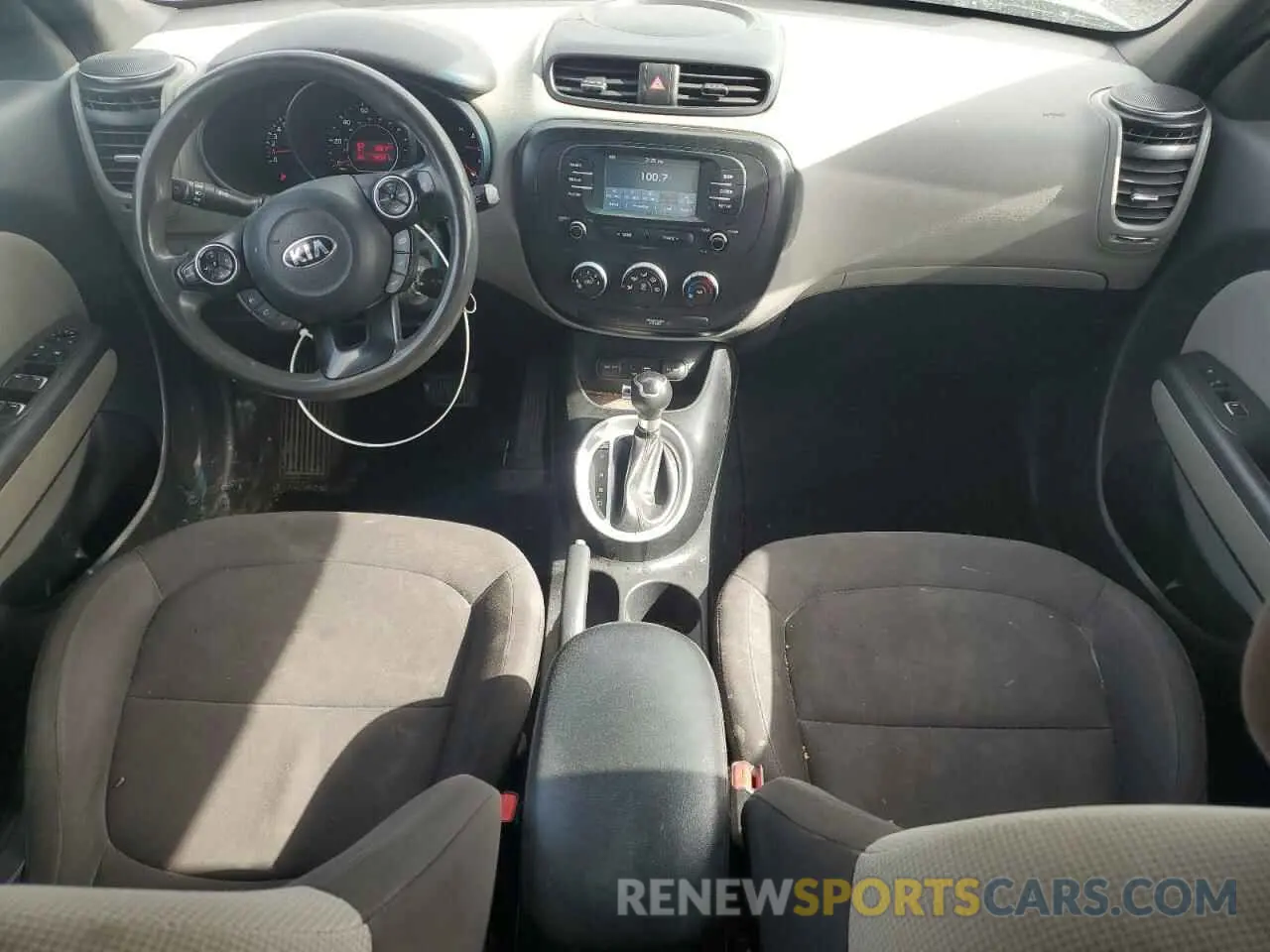 8 fotografías del automóvil dañado KNDJN2A23K7669990 KIA SOUL 2019