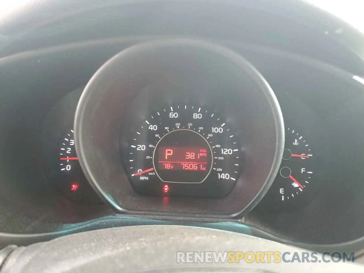 9 fotografías del automóvil dañado KNDJN2A23K7669990 KIA SOUL 2019