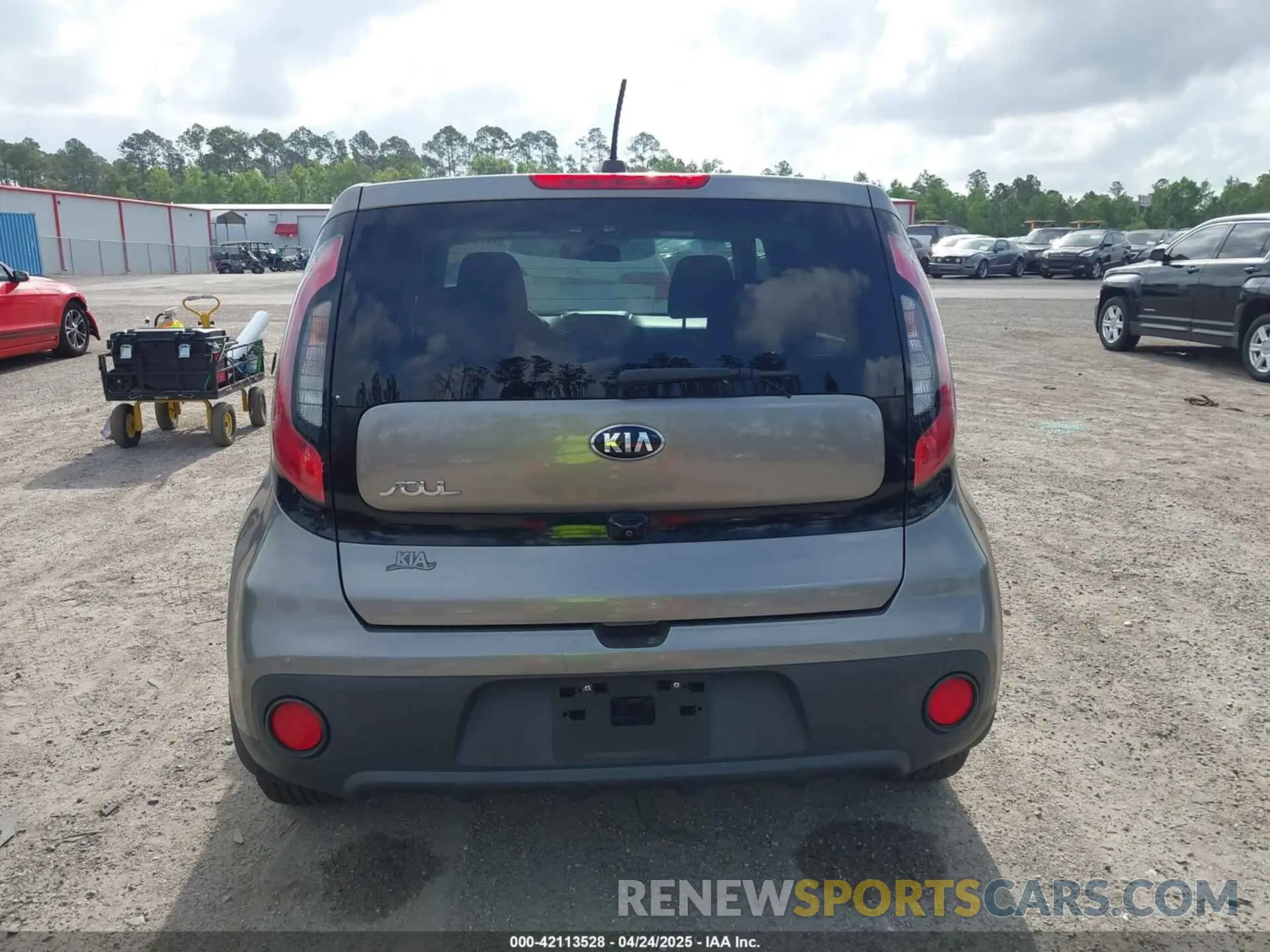 16 fotografías del automóvil dañado KNDJN2A23K7673604 KIA SOUL 2019