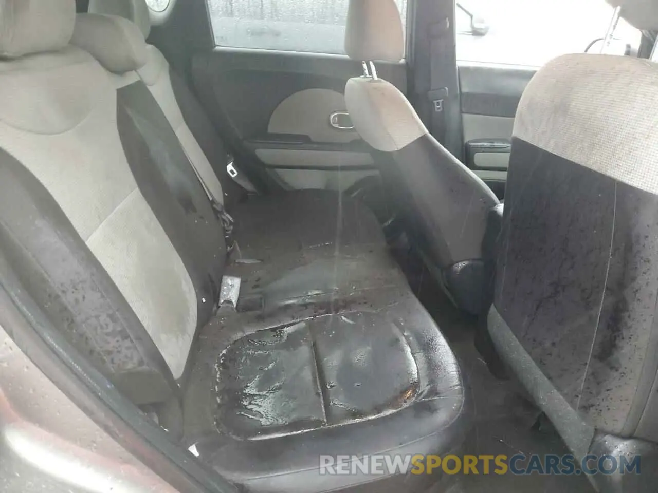 11 fotografías del automóvil dañado KNDJN2A23K7682061 KIA SOUL 2019