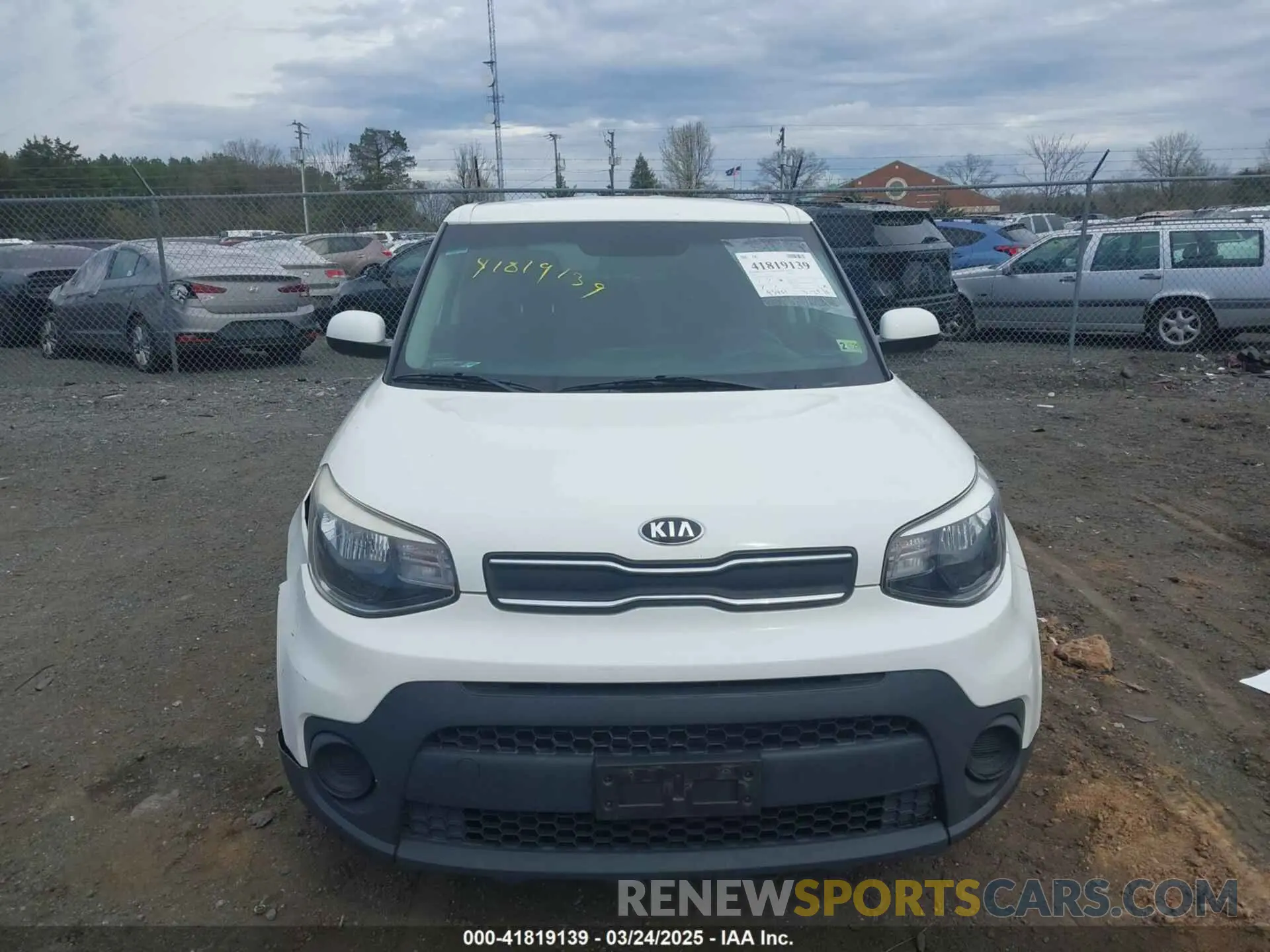 12 fotografías del automóvil dañado KNDJN2A23K7685980 KIA SOUL 2019