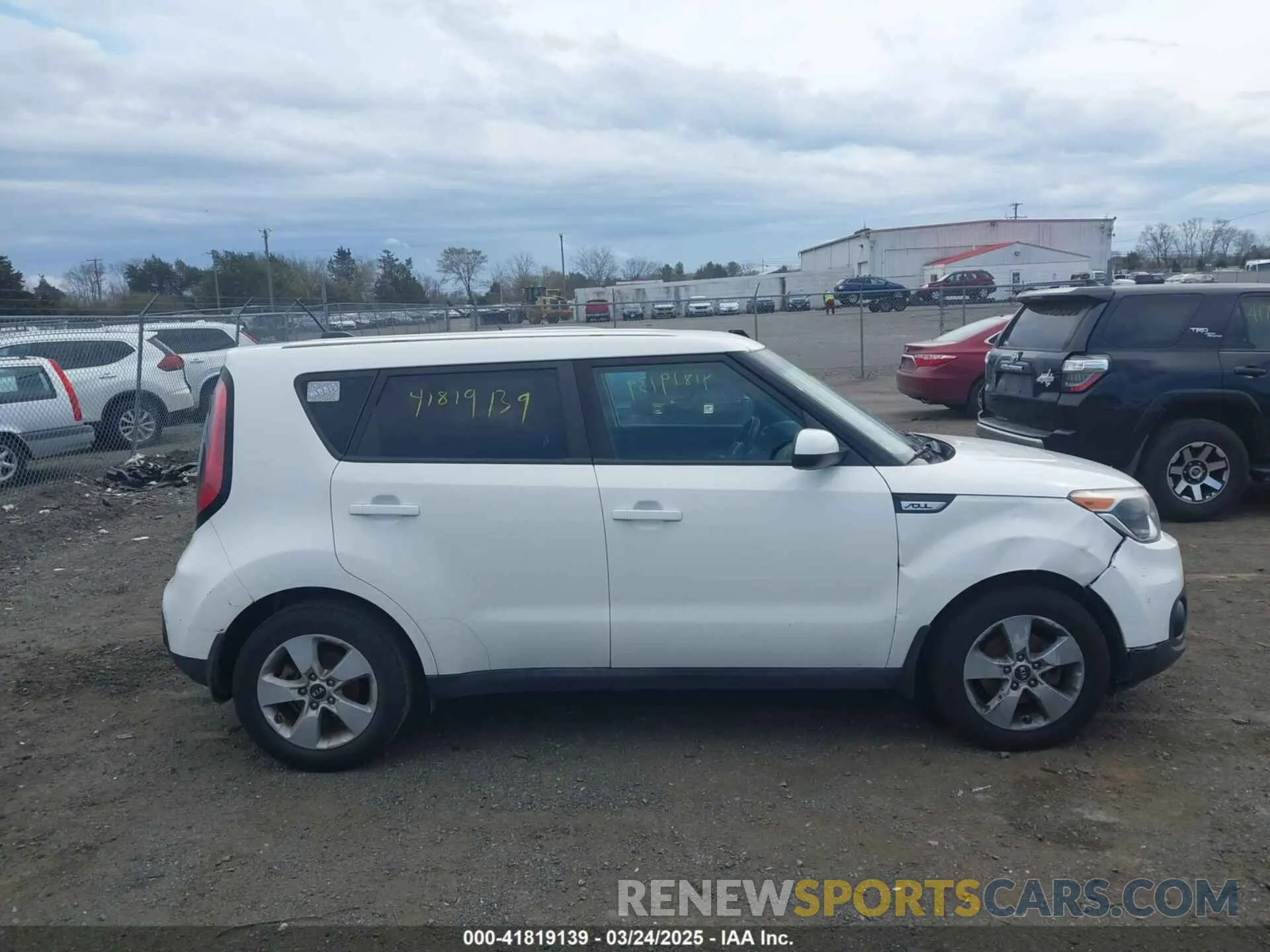 13 fotografías del automóvil dañado KNDJN2A23K7685980 KIA SOUL 2019