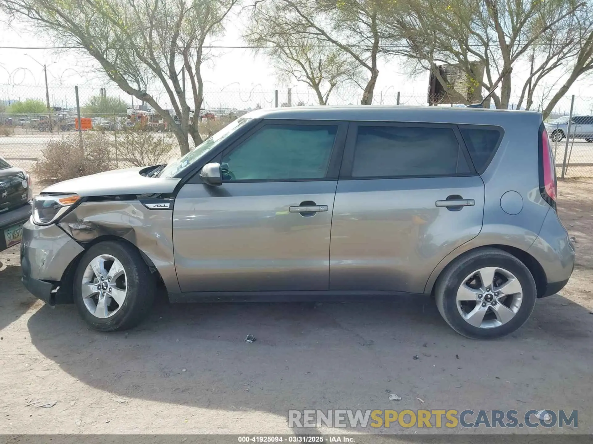 14 fotografías del automóvil dañado KNDJN2A23K7691665 KIA SOUL 2019