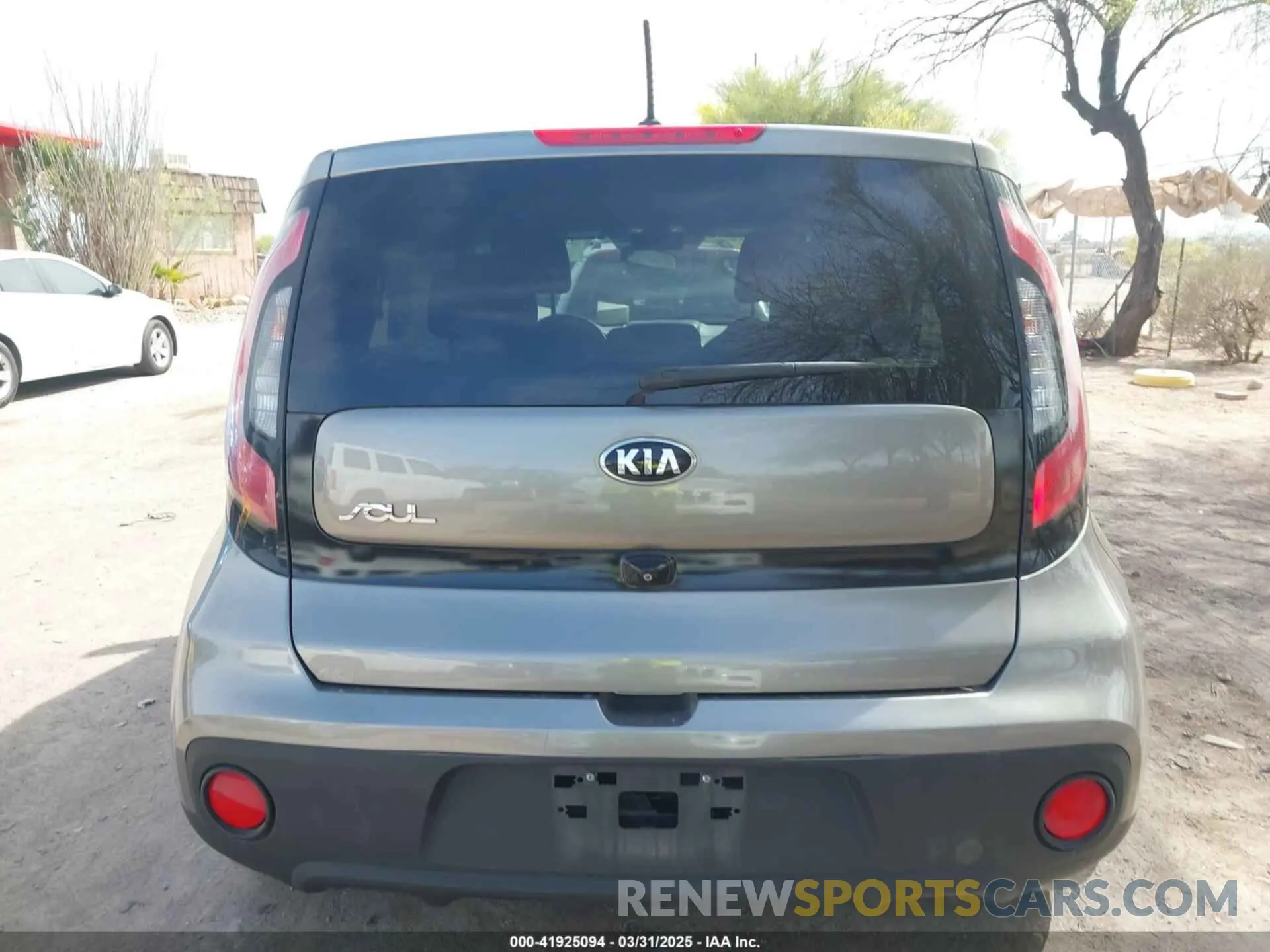 16 fotografías del automóvil dañado KNDJN2A23K7691665 KIA SOUL 2019