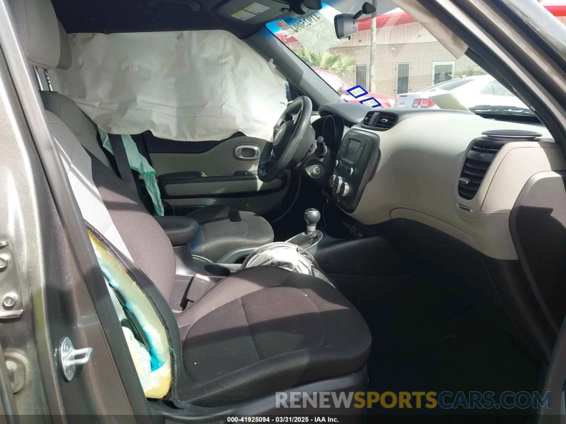 5 fotografías del automóvil dañado KNDJN2A23K7691665 KIA SOUL 2019
