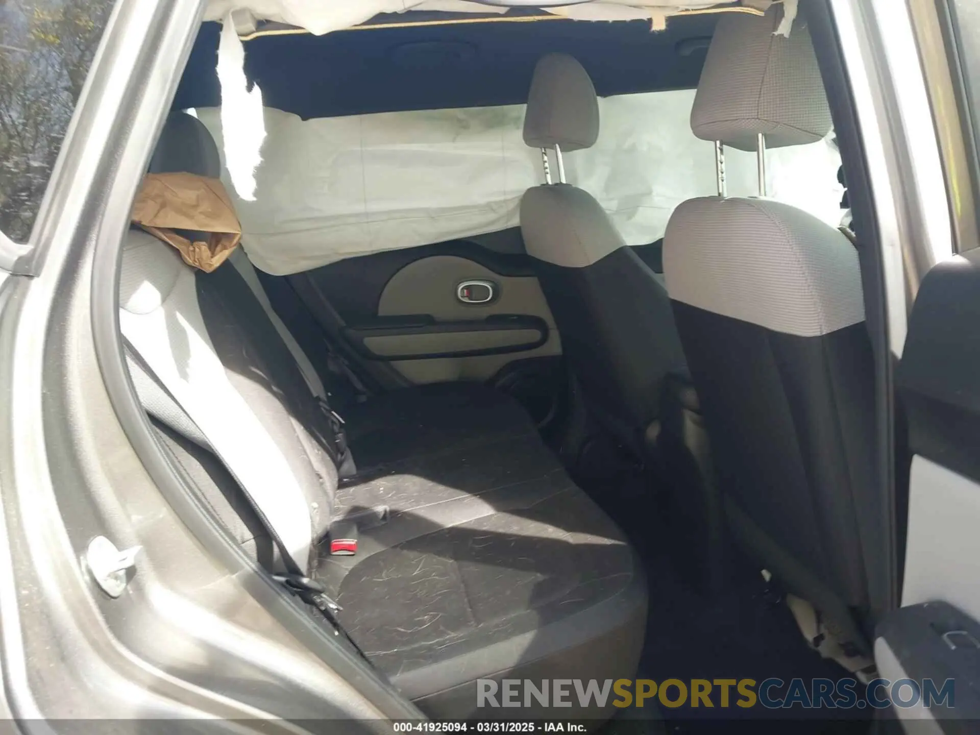 8 fotografías del automóvil dañado KNDJN2A23K7691665 KIA SOUL 2019