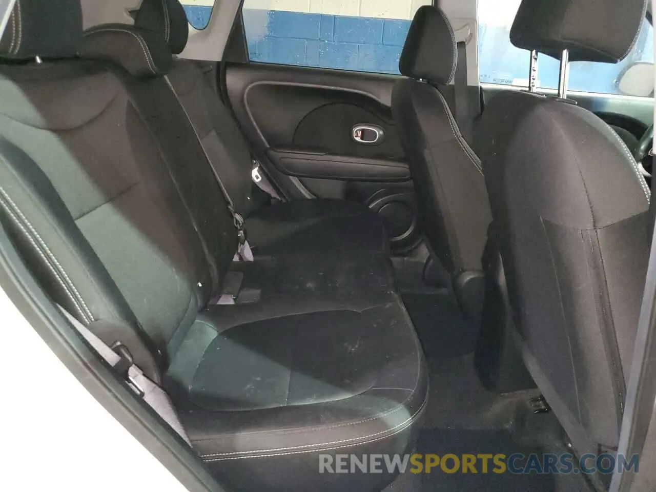 11 fotografías del automóvil dañado KNDJN2A24K7012521 KIA SOUL 2019