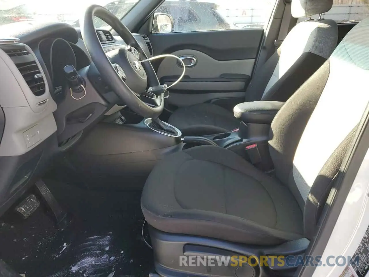 7 fotografías del automóvil dañado KNDJN2A24K7016374 KIA SOUL 2019