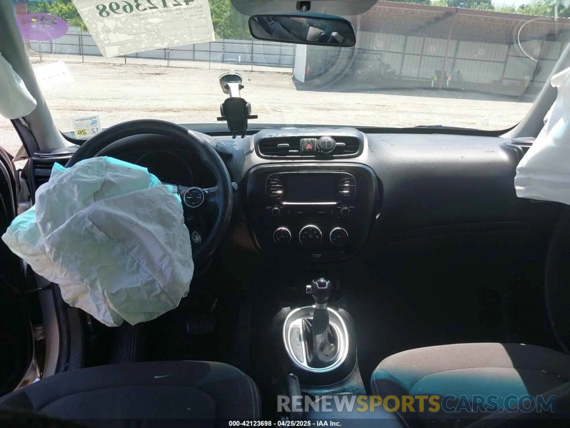 19 fotografías del automóvil dañado KNDJN2A24K7020179 KIA SOUL 2019