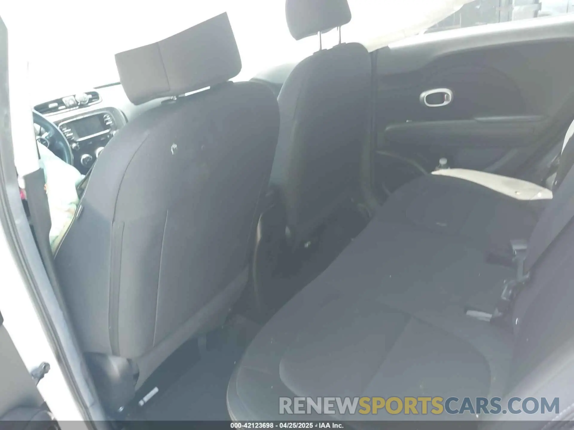 8 fotografías del automóvil dañado KNDJN2A24K7020179 KIA SOUL 2019