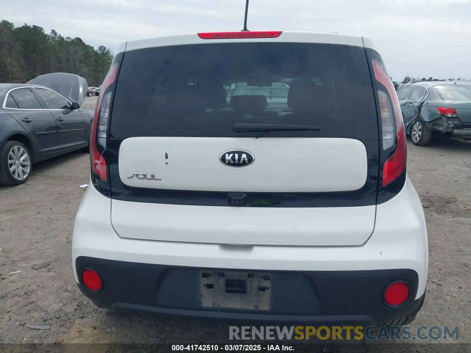 17 fotografías del automóvil dañado KNDJN2A24K7636139 KIA SOUL 2019