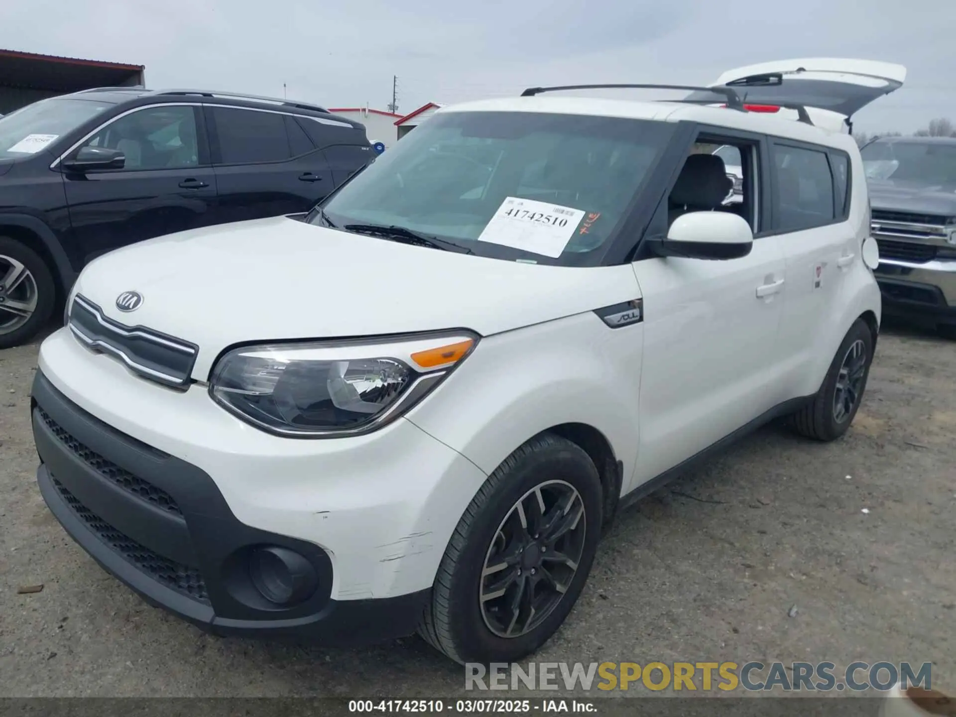 2 fotografías del automóvil dañado KNDJN2A24K7636139 KIA SOUL 2019