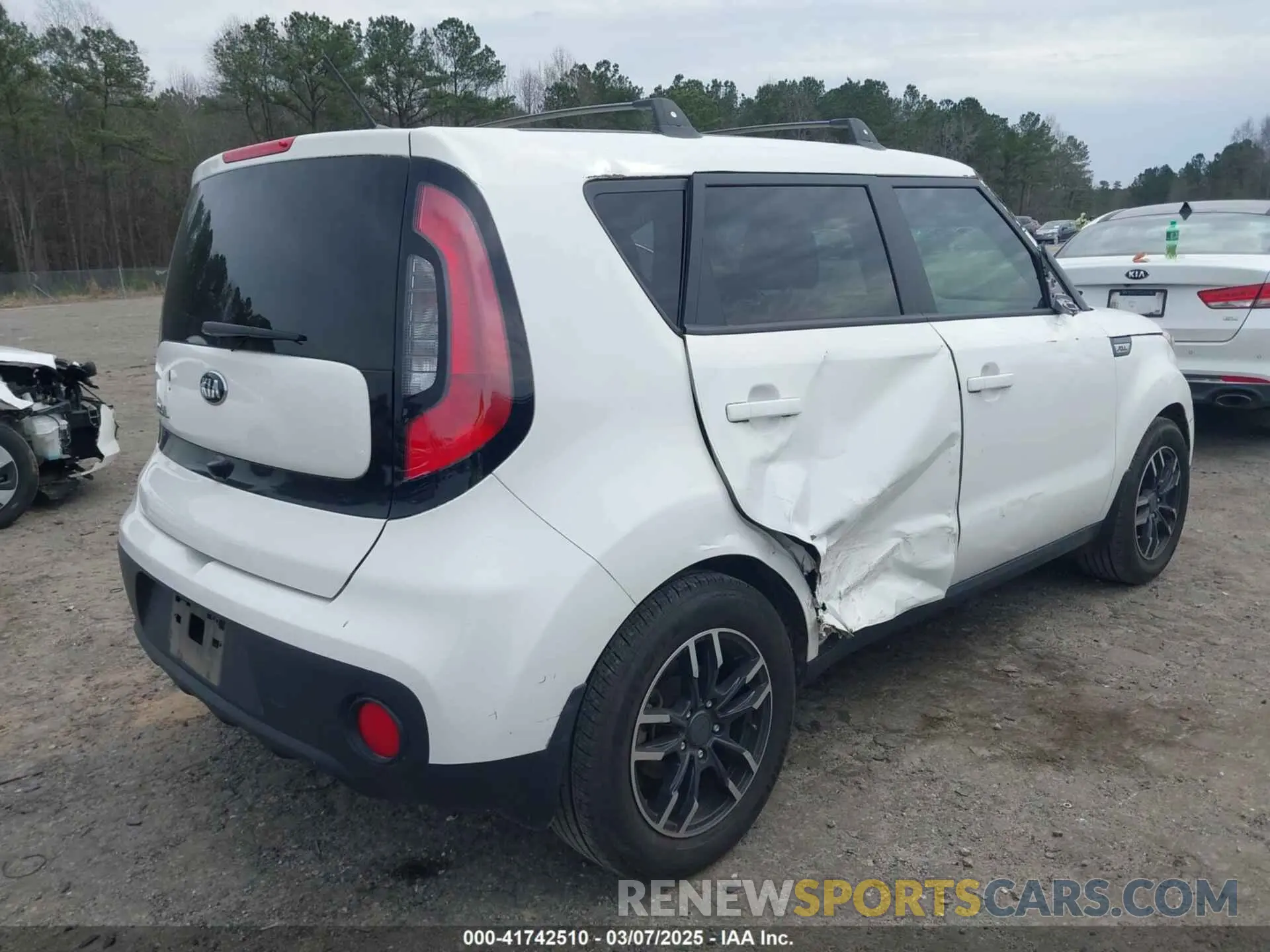 4 fotografías del automóvil dañado KNDJN2A24K7636139 KIA SOUL 2019