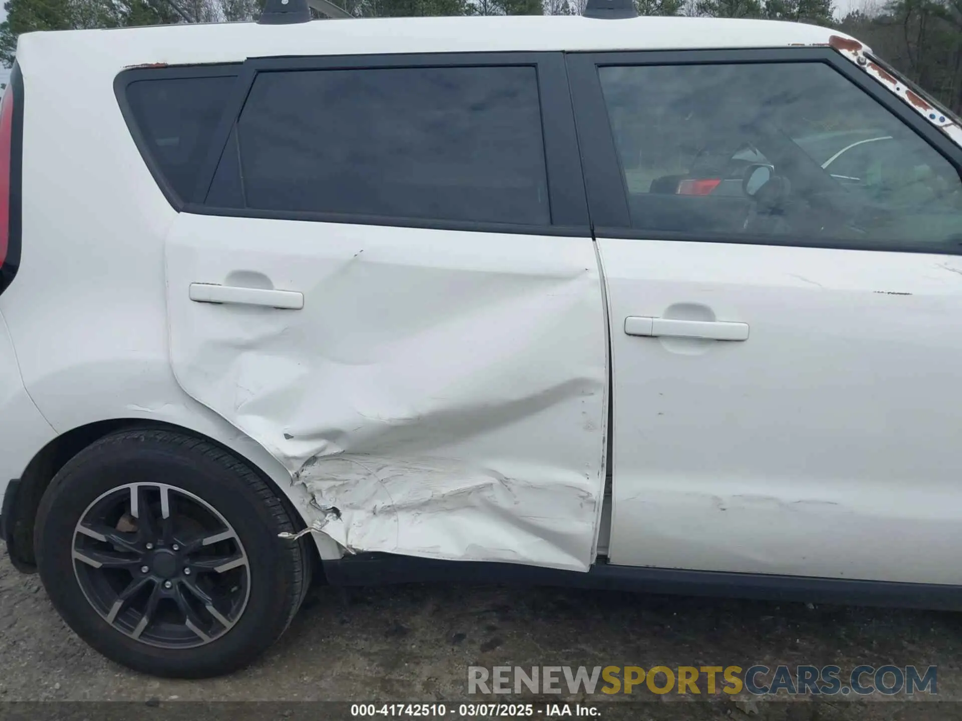 6 fotografías del automóvil dañado KNDJN2A24K7636139 KIA SOUL 2019