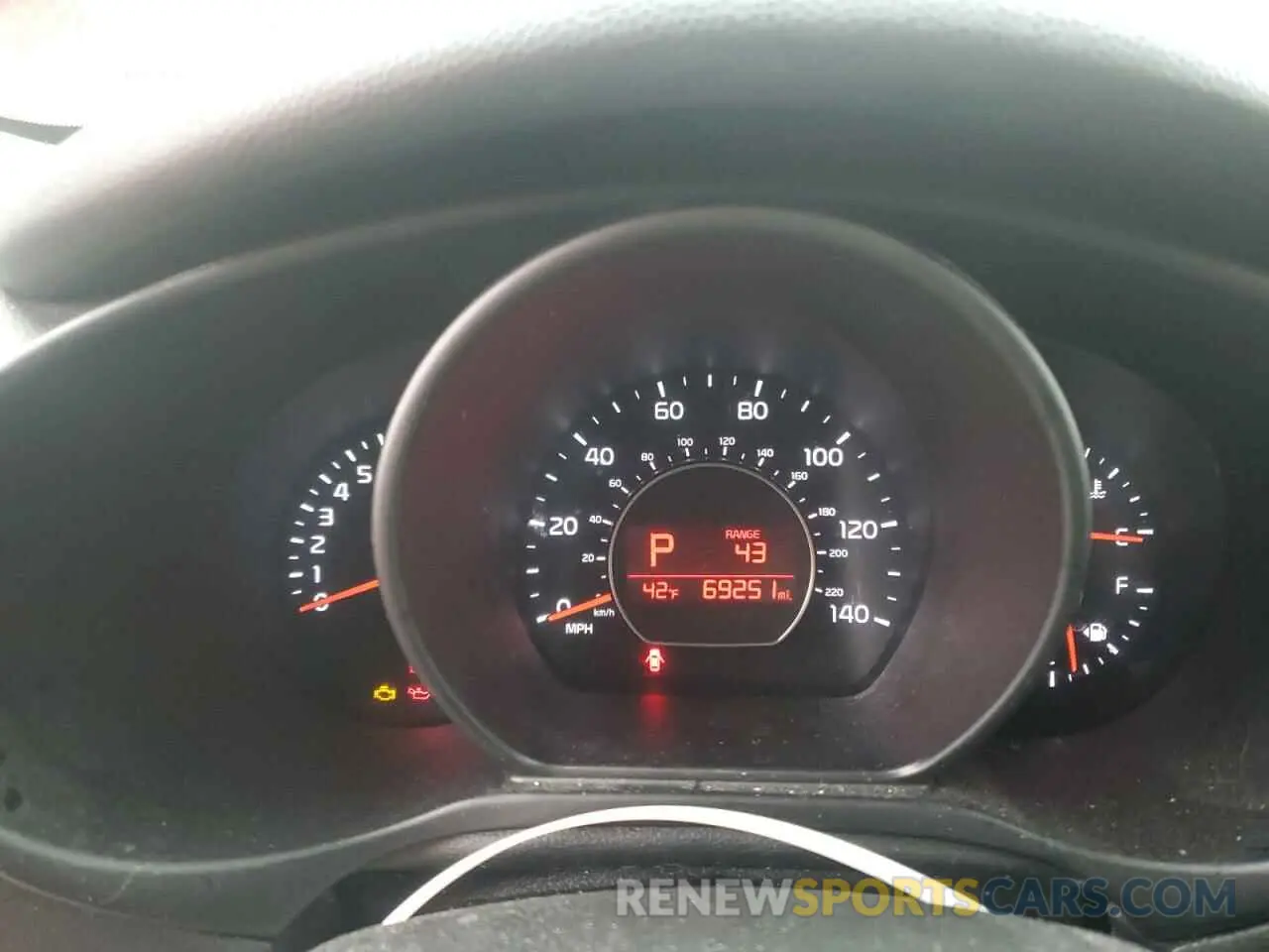 9 fotografías del automóvil dañado KNDJN2A24K7655435 KIA SOUL 2019