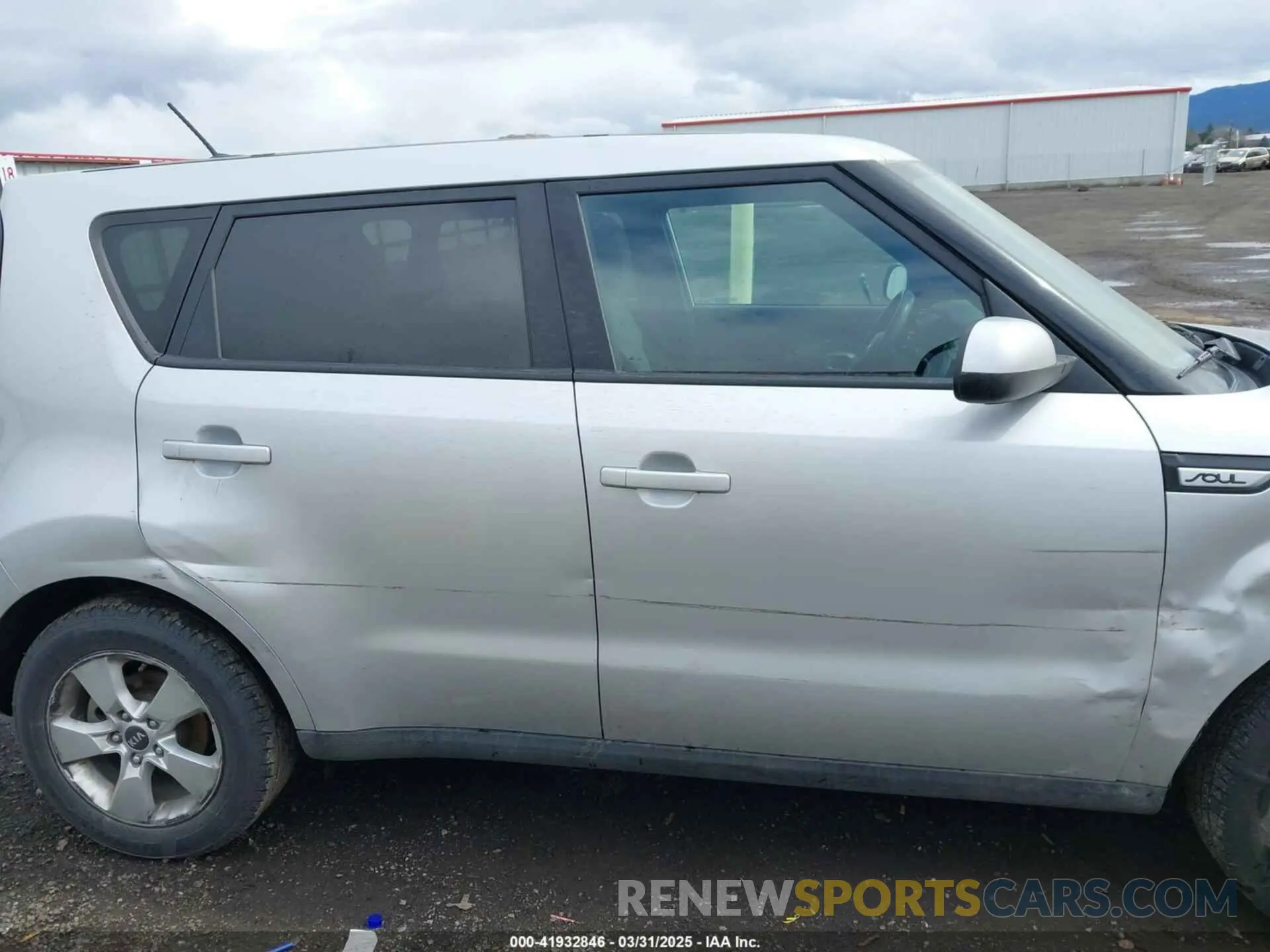 13 fotografías del automóvil dañado KNDJN2A24K7676852 KIA SOUL 2019