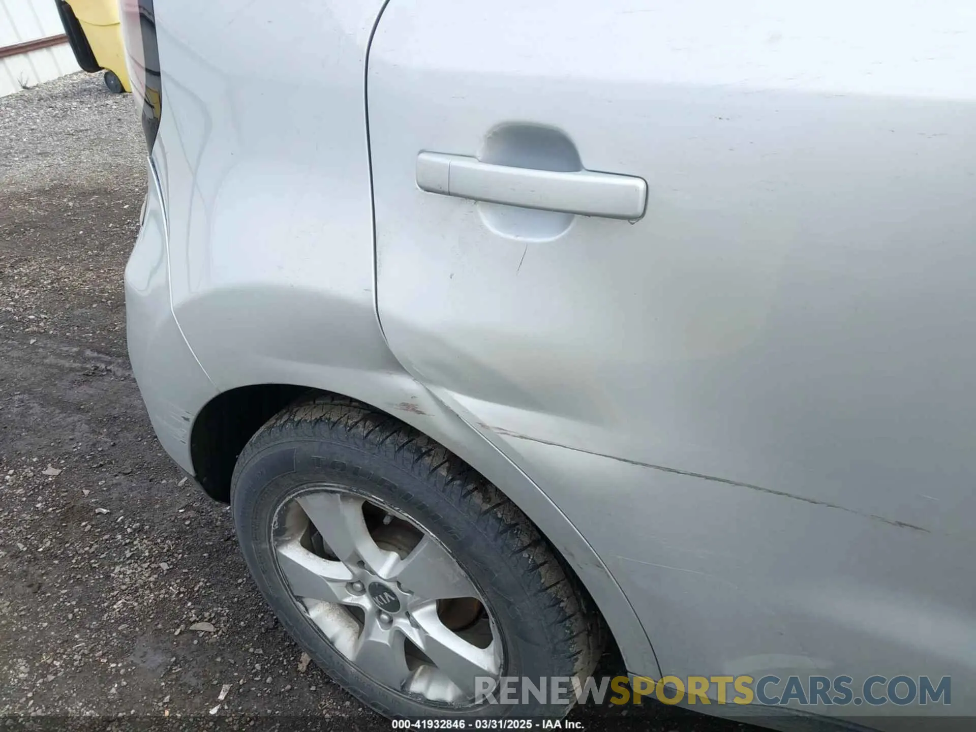 19 fotografías del automóvil dañado KNDJN2A24K7676852 KIA SOUL 2019