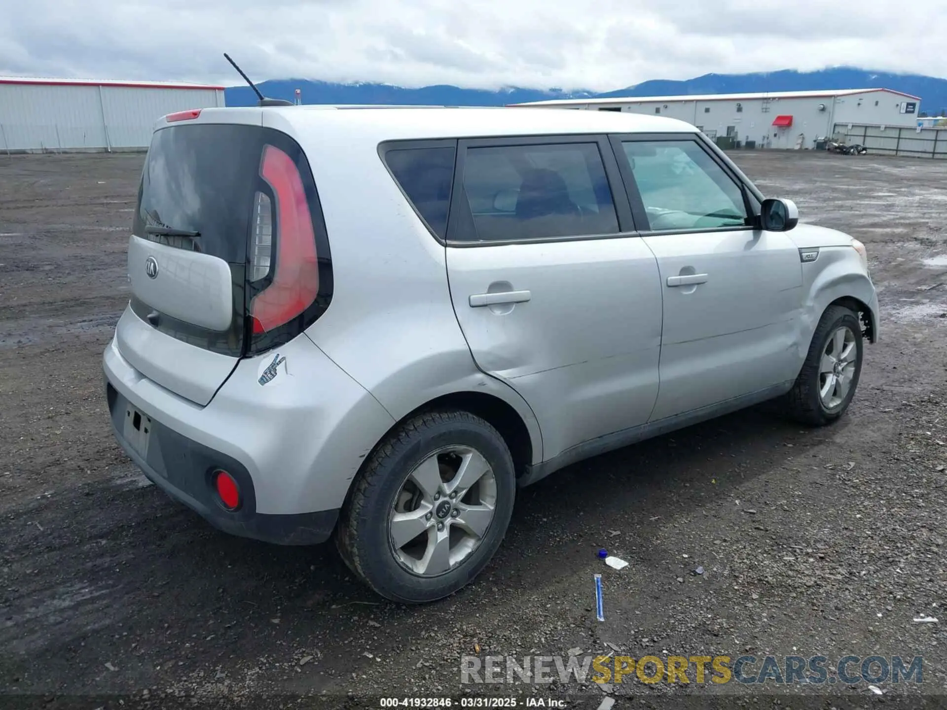 4 fotografías del automóvil dañado KNDJN2A24K7676852 KIA SOUL 2019