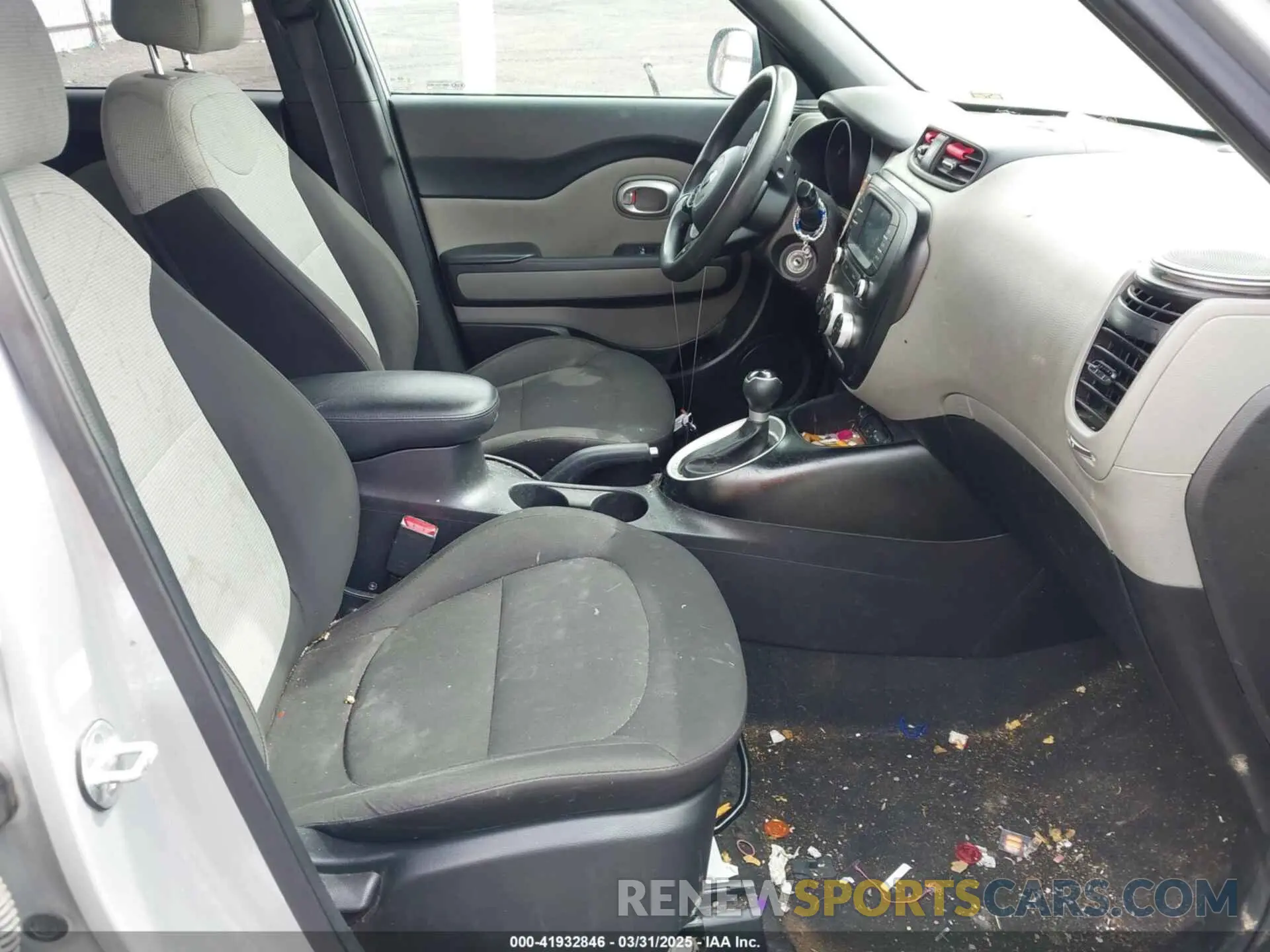 5 fotografías del automóvil dañado KNDJN2A24K7676852 KIA SOUL 2019