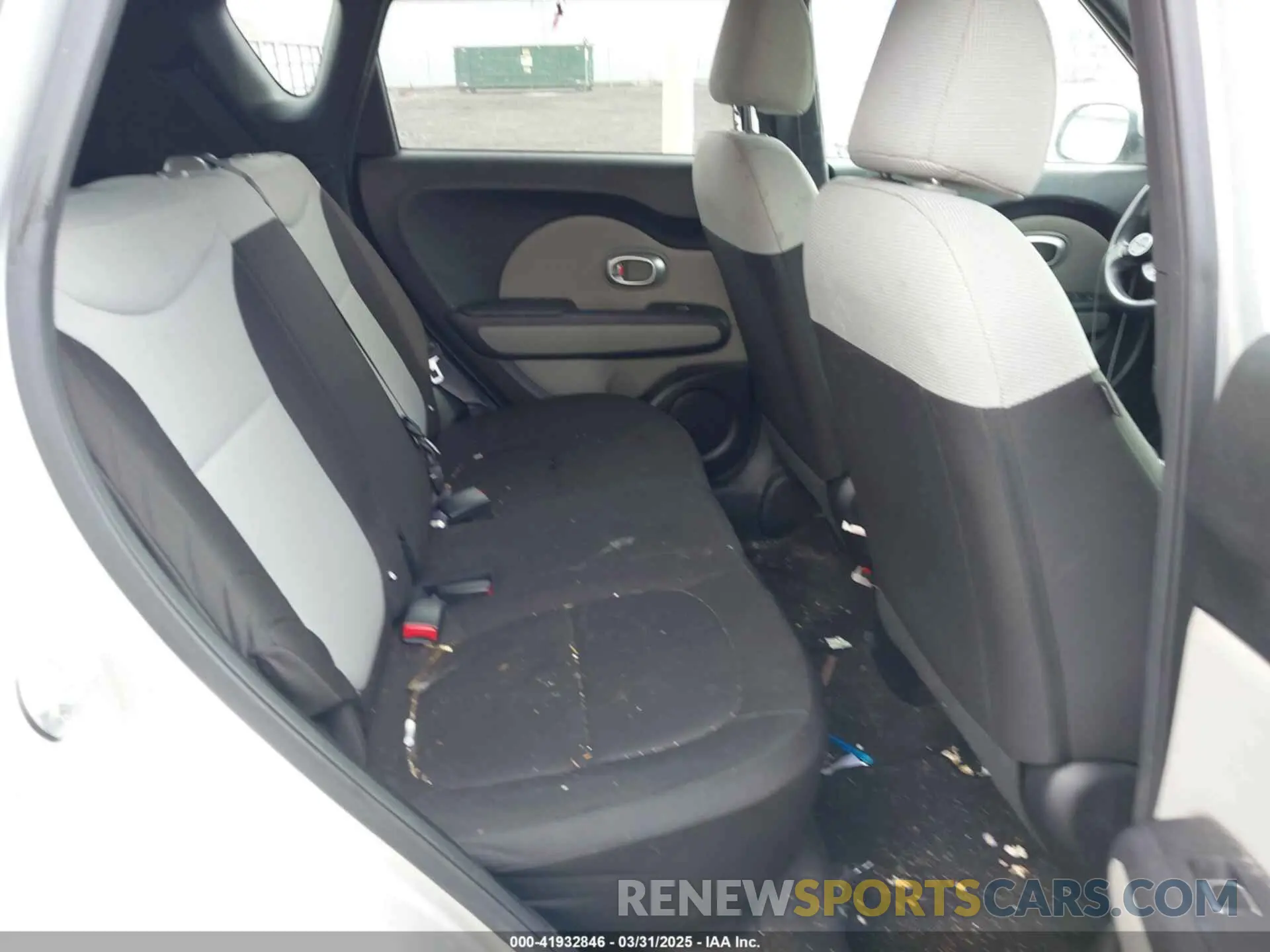 8 fotografías del automóvil dañado KNDJN2A24K7676852 KIA SOUL 2019