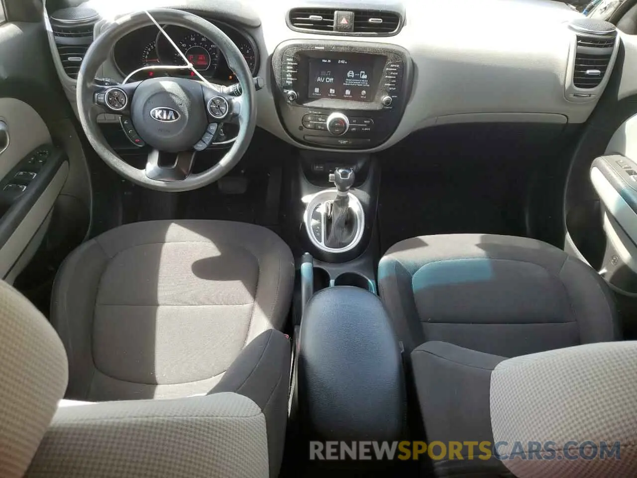 8 fotografías del automóvil dañado KNDJN2A24K7684370 KIA SOUL 2019