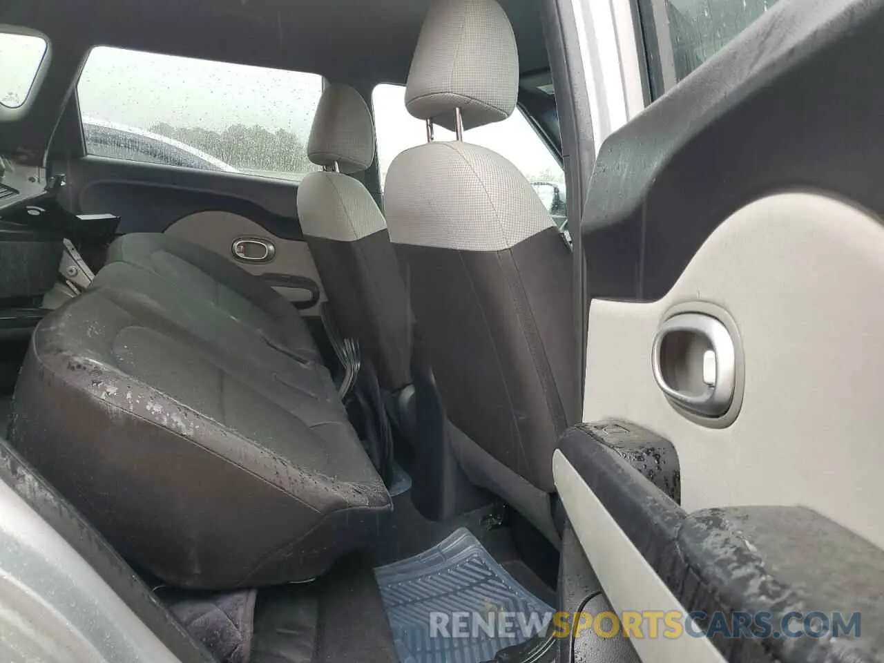 10 fotografías del automóvil dañado KNDJN2A24K7686166 KIA SOUL 2019