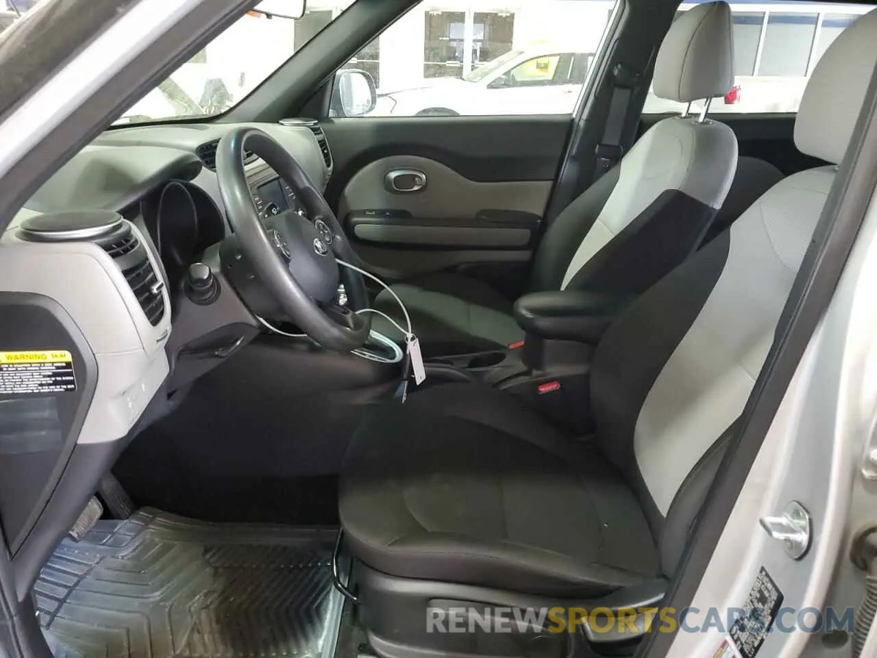 7 fotografías del automóvil dañado KNDJN2A24K7686166 KIA SOUL 2019