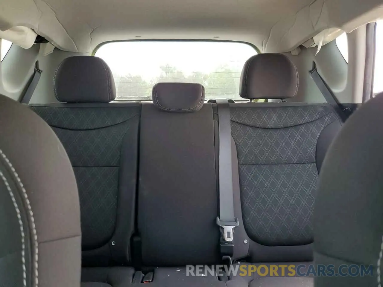10 fotografías del automóvil dañado KNDJN2A24K7913937 KIA SOUL 2019