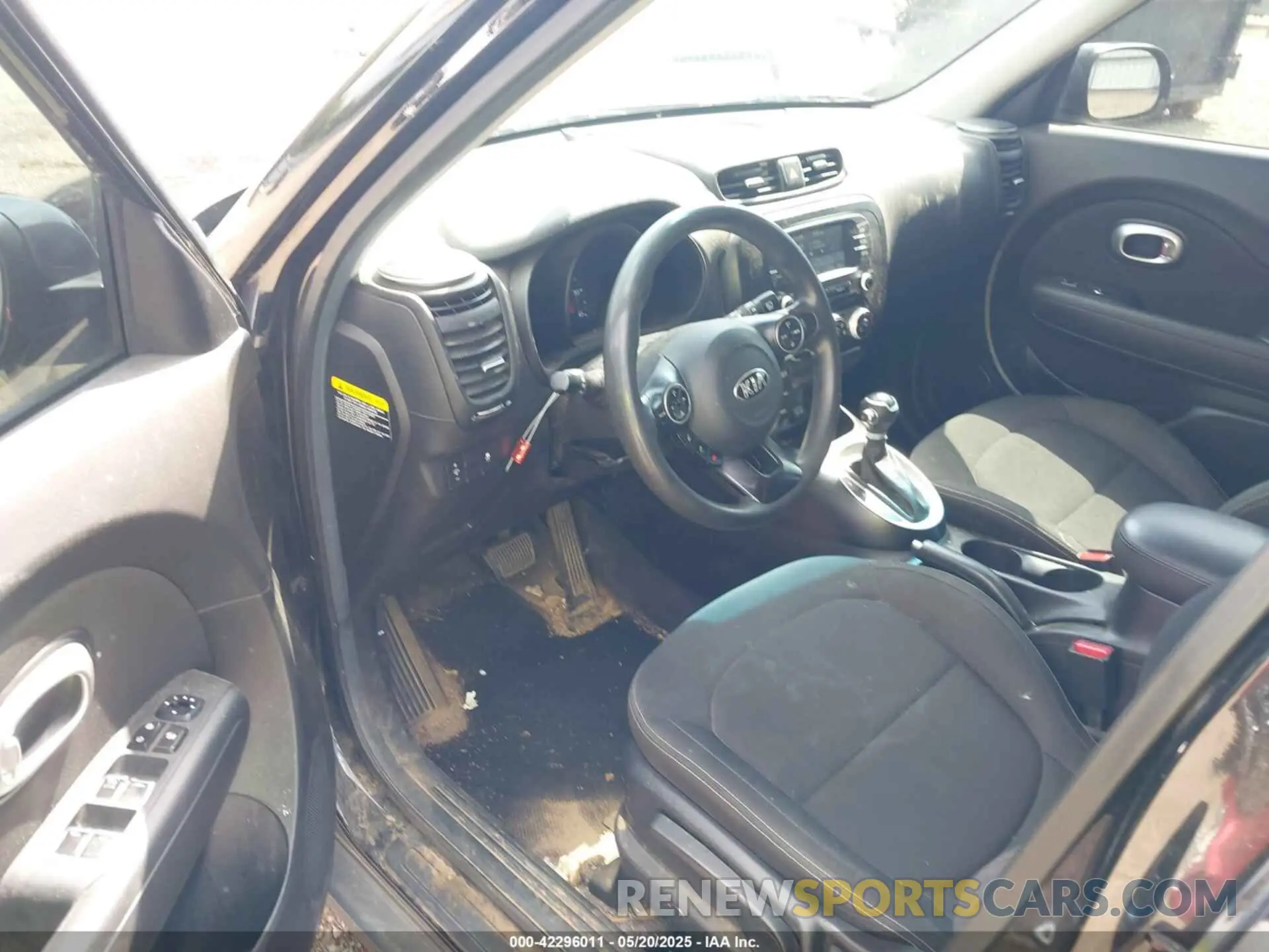 20 fotografías del automóvil dañado KNDJN2A24K7921343 KIA SOUL 2019