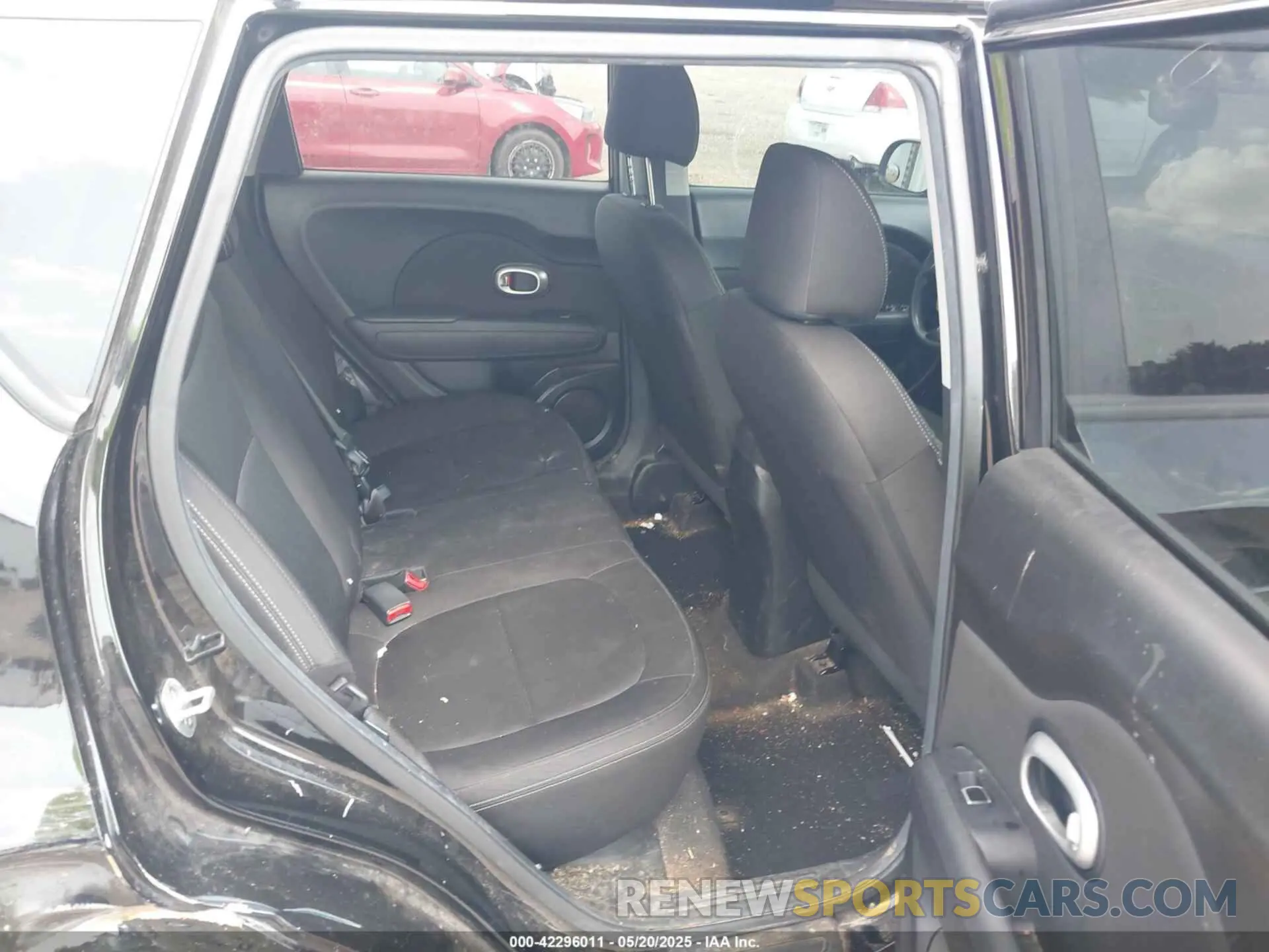 8 fotografías del automóvil dañado KNDJN2A24K7921343 KIA SOUL 2019