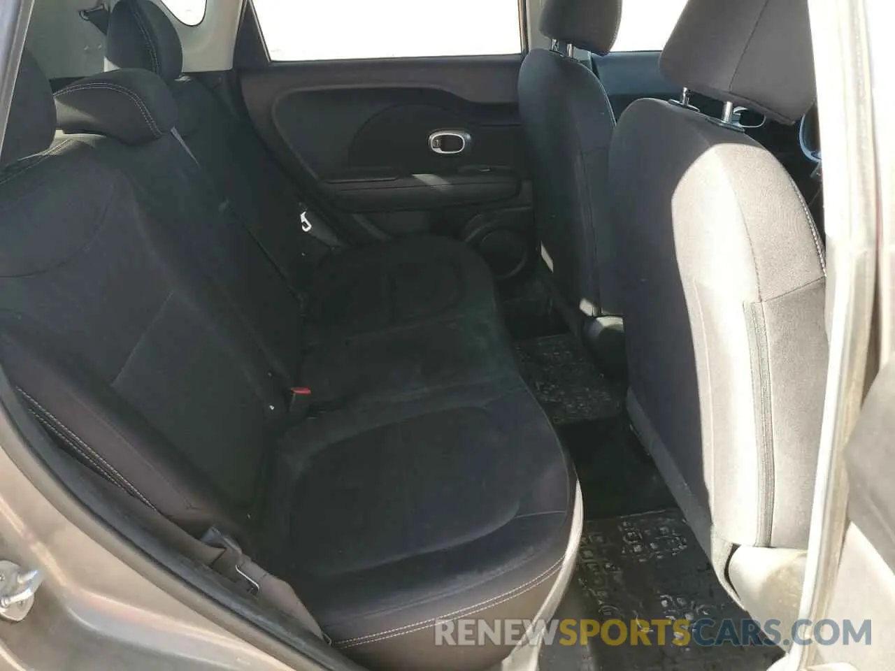 10 fotografías del automóvil dañado KNDJN2A25K7003990 KIA SOUL 2019