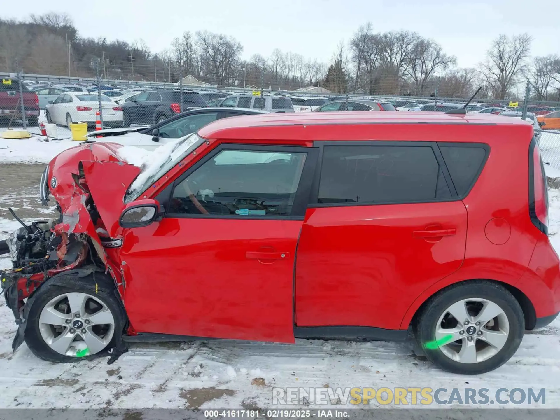 13 fotografías del automóvil dañado KNDJN2A25K7007070 KIA SOUL 2019