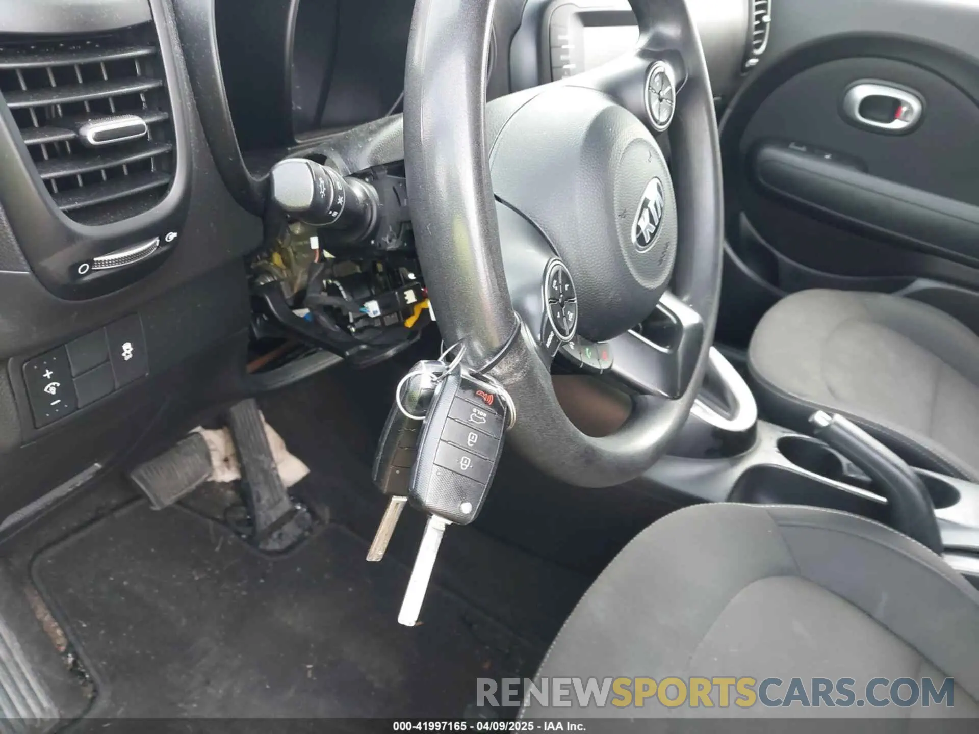 11 fotografías del automóvil dañado KNDJN2A25K7011118 KIA SOUL 2019