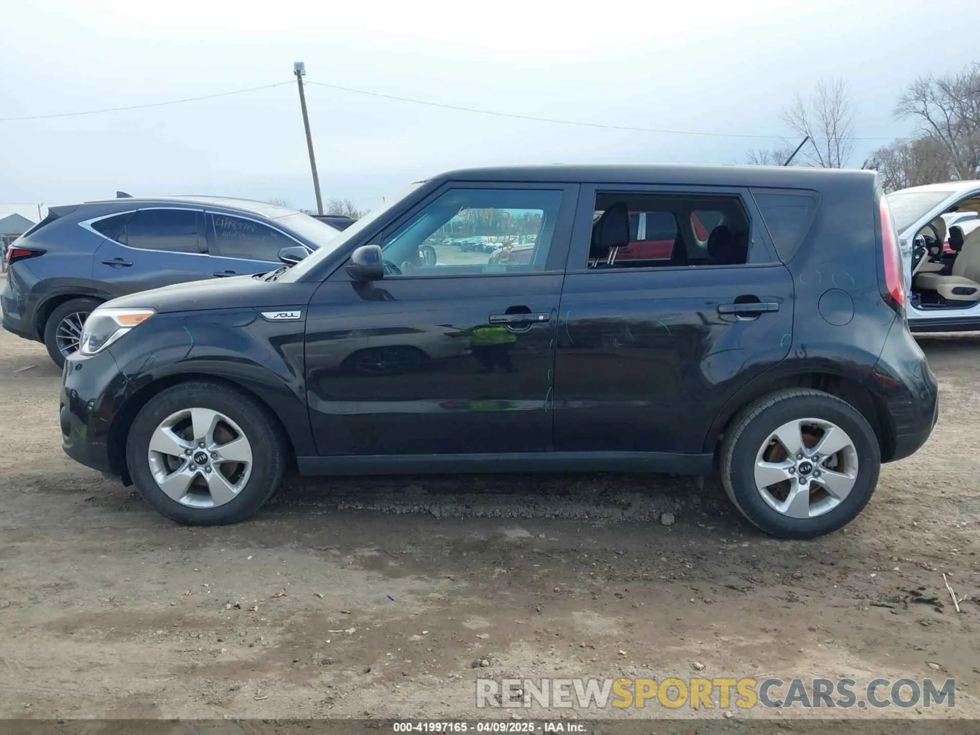 14 fotografías del automóvil dañado KNDJN2A25K7011118 KIA SOUL 2019