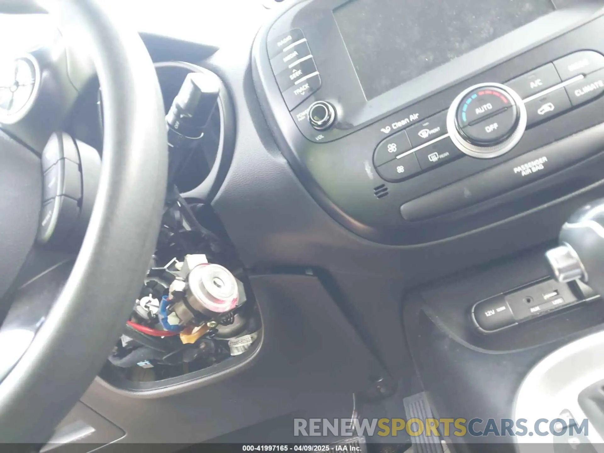17 fotografías del automóvil dañado KNDJN2A25K7011118 KIA SOUL 2019