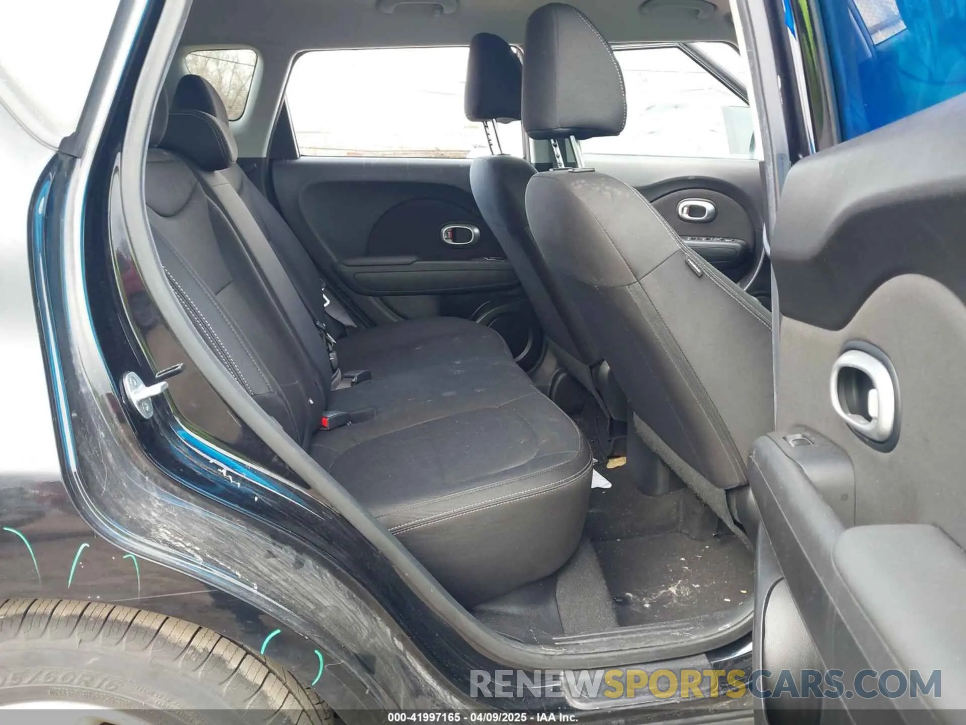 8 fotografías del automóvil dañado KNDJN2A25K7011118 KIA SOUL 2019