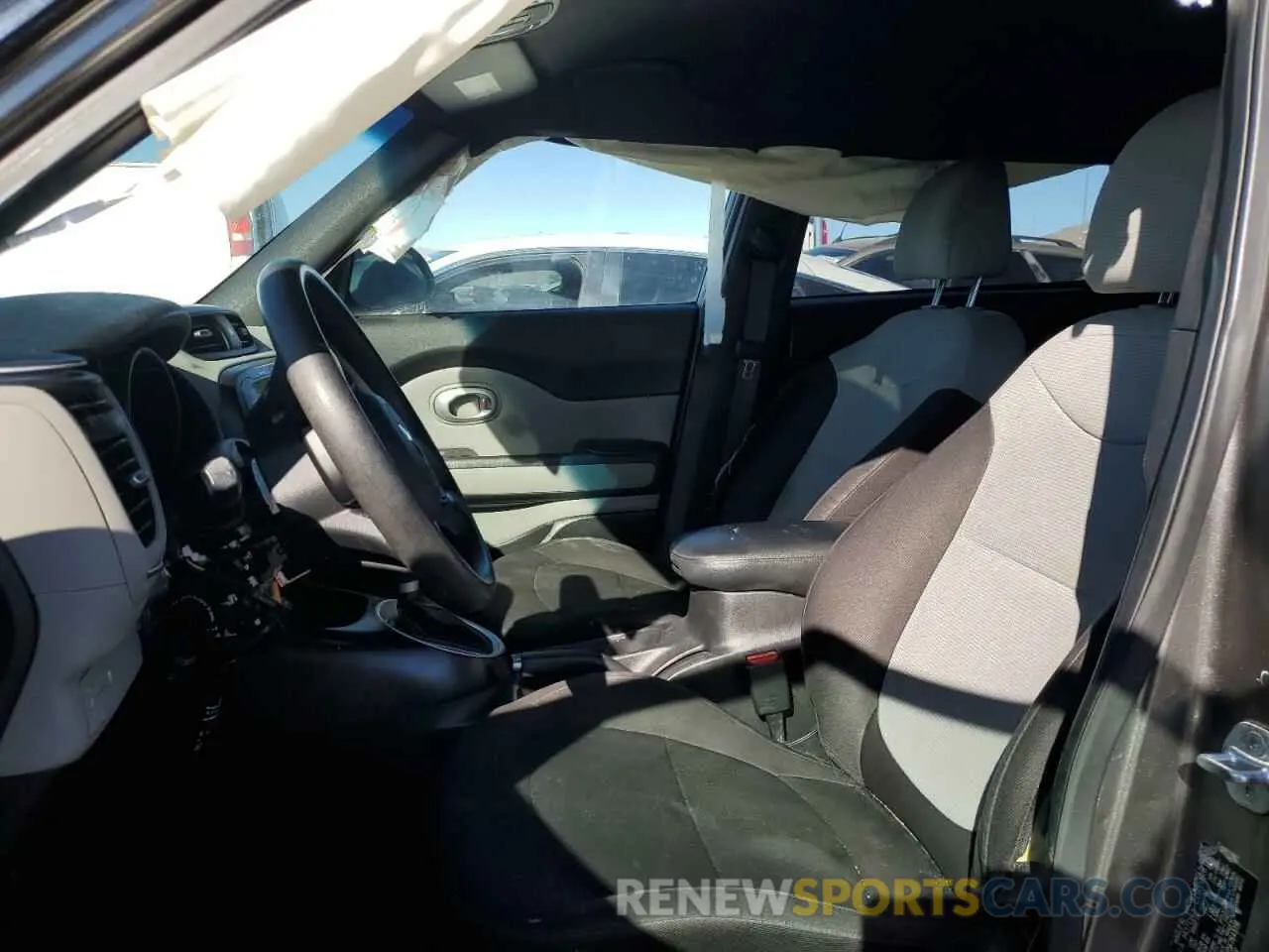 7 fotografías del automóvil dañado KNDJN2A25K7643116 KIA SOUL 2019
