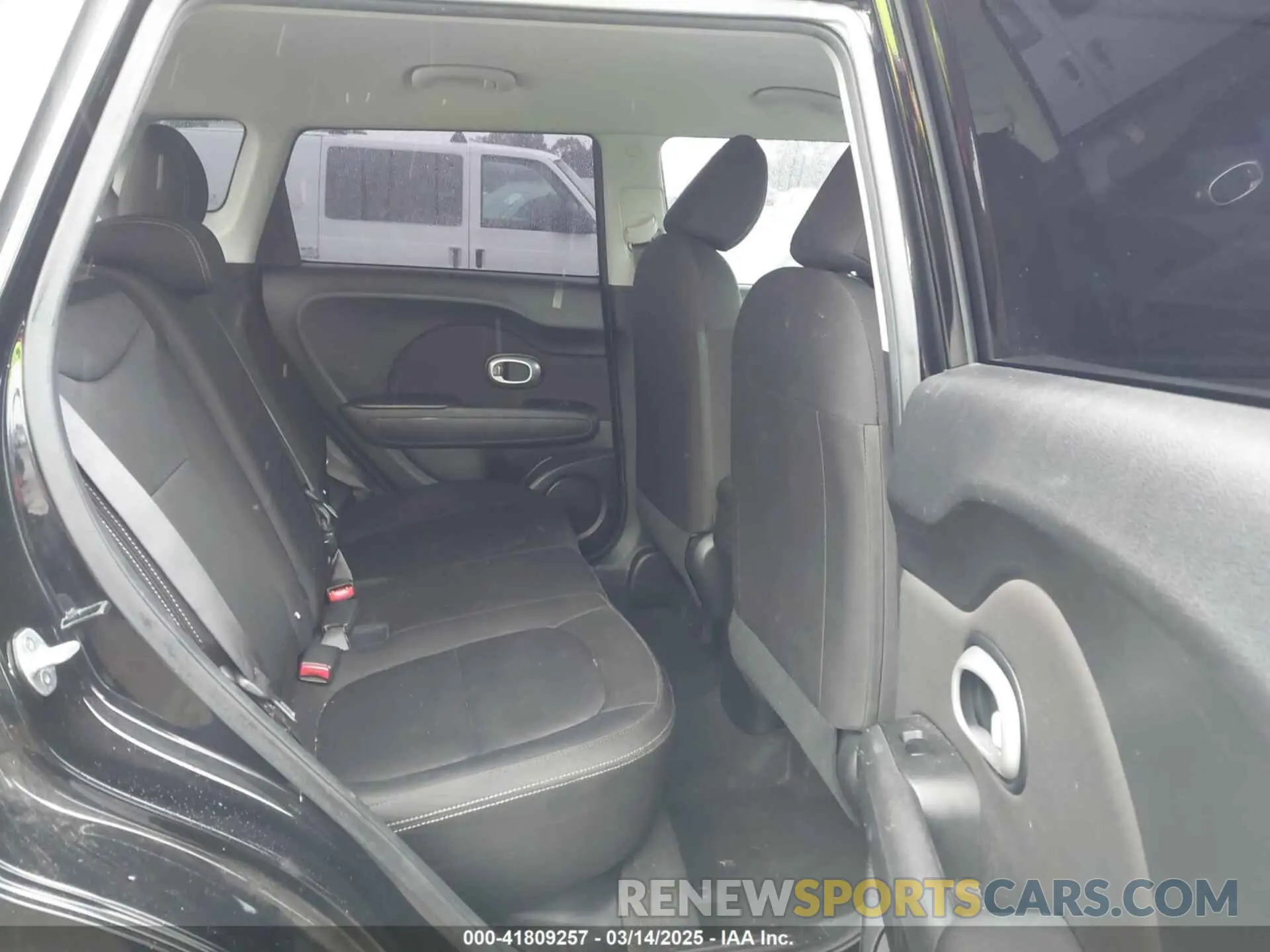 8 fotografías del automóvil dañado KNDJN2A25K7650566 KIA SOUL 2019