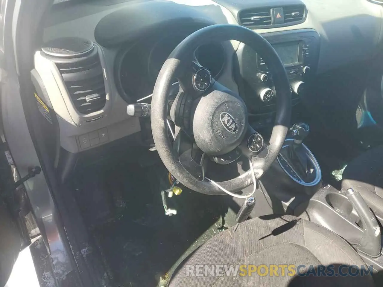 8 fotografías del automóvil dañado KNDJN2A25K7669263 KIA SOUL 2019