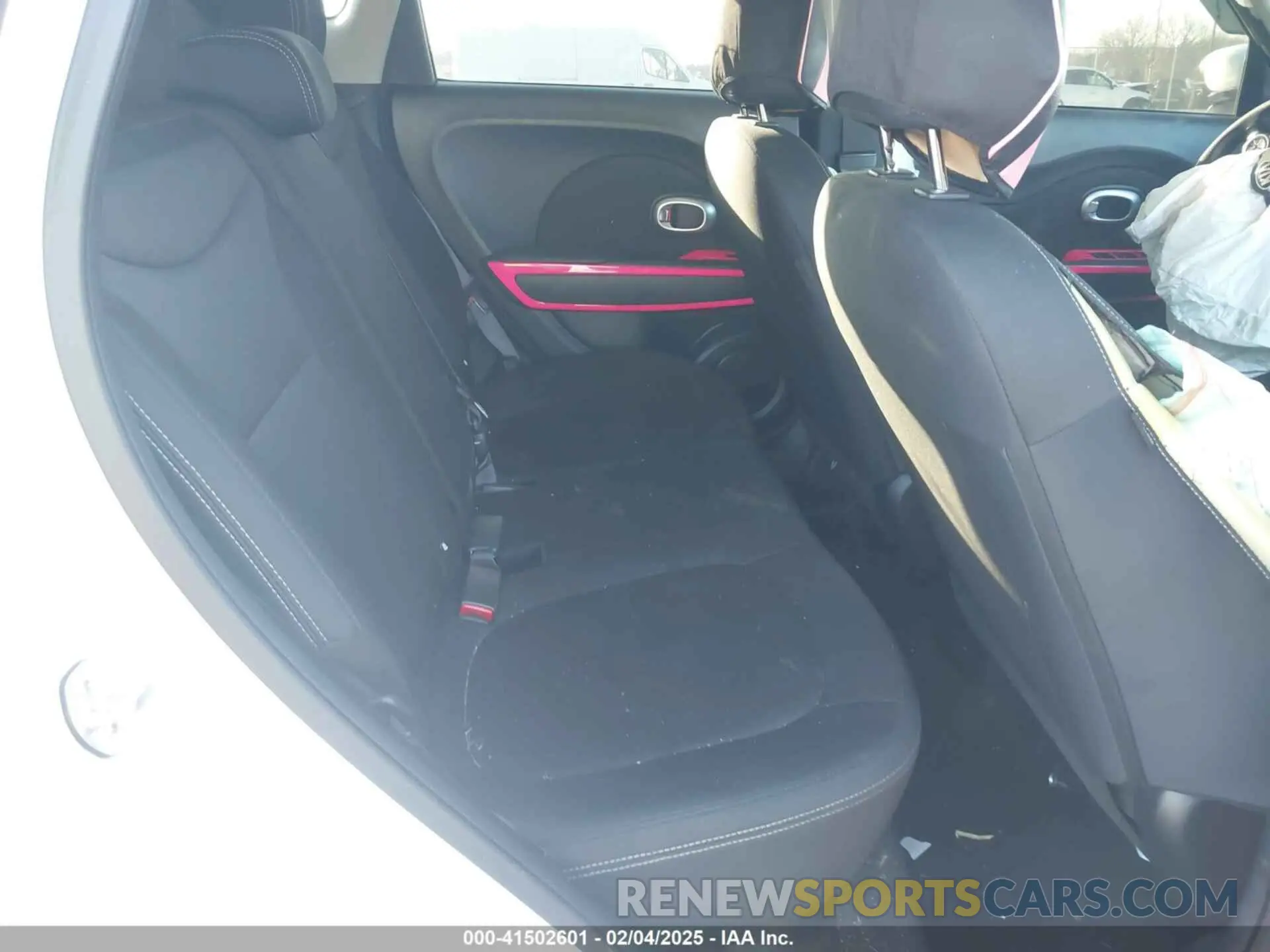8 fotografías del automóvil dañado KNDJN2A26K7002086 KIA SOUL 2019