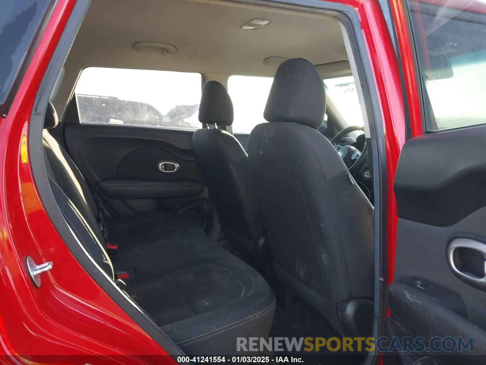 8 fotografías del automóvil dañado KNDJN2A26K7015212 KIA SOUL 2019