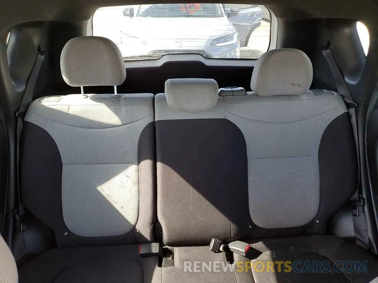10 fotografías del automóvil dañado KNDJN2A26K7017204 KIA SOUL 2019