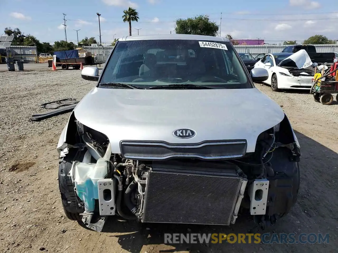 5 fotografías del automóvil dañado KNDJN2A26K7017204 KIA SOUL 2019