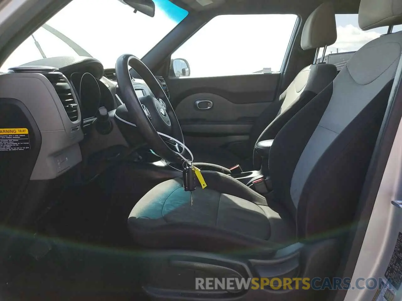 7 fotografías del automóvil dañado KNDJN2A26K7017204 KIA SOUL 2019